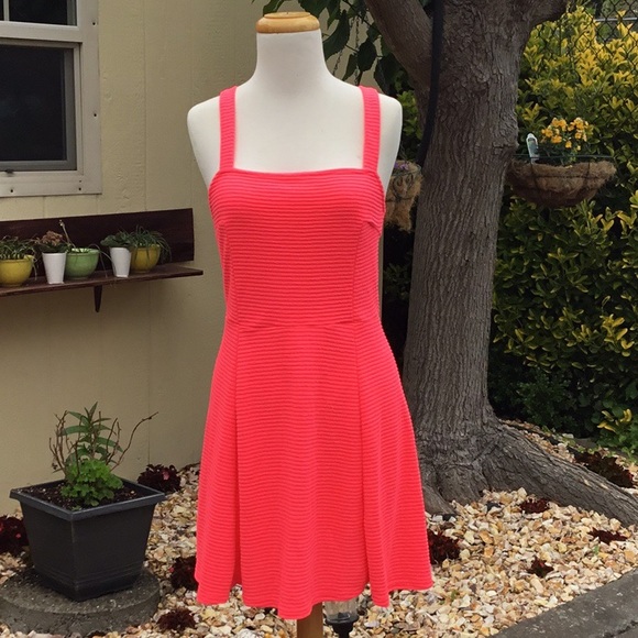 Garage dress - Picture 4 of 10